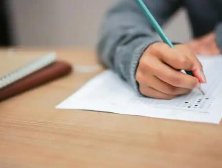 GPA不高沒(méi)實(shí)習，還要備戰雅思？這份時(shí)間規劃直接照搬準備！